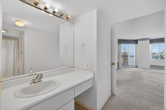 10 Stewart Place 4BE, White Plains, NY 10603