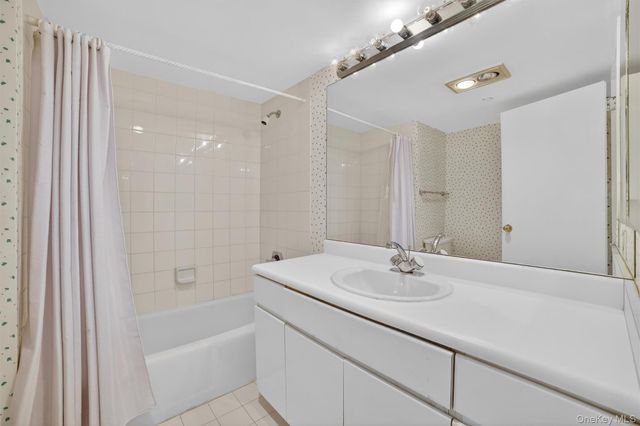 10 Stewart Place 4BE, White Plains, NY 10603