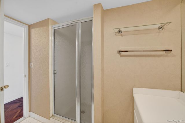 10 Stewart Place 4BE, White Plains, NY 10603