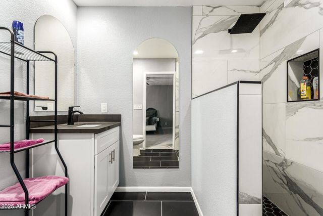 8016 E MEDINA Avenue, Mesa, AZ 85209