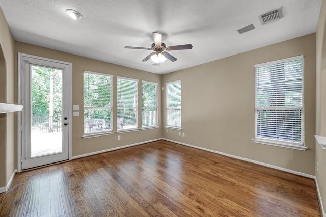 10 N Flickering Sun Circle, The Woodlands, TX 77382