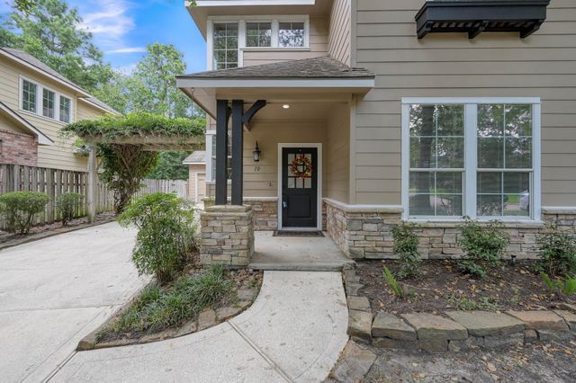 10 N Flickering Sun Circle, The Woodlands, TX 77382