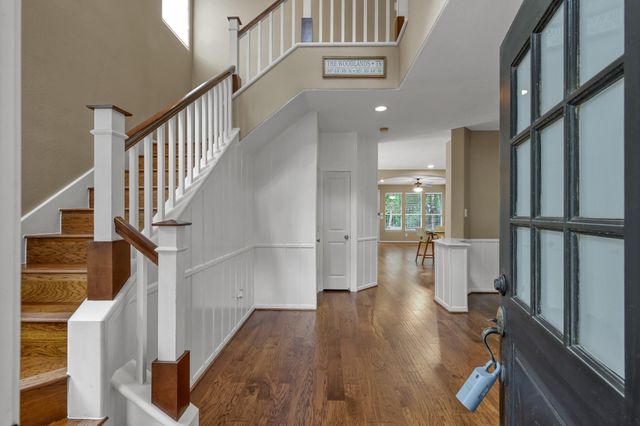 10 N Flickering Sun Circle, The Woodlands, TX 77382