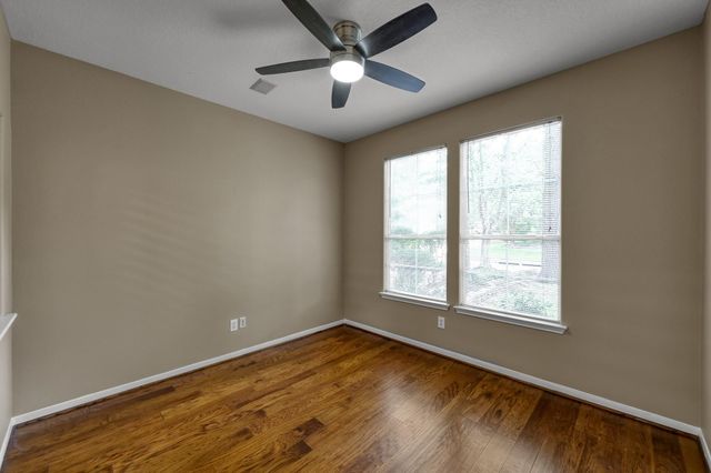 10 N Flickering Sun Circle, The Woodlands, TX 77382