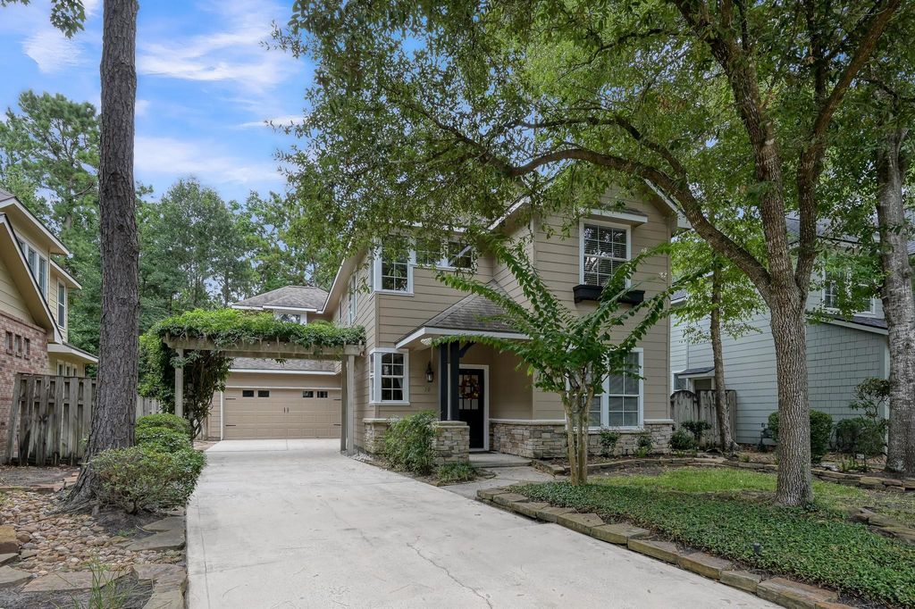 10 N Flickering Sun Circle, The Woodlands, TX 77382