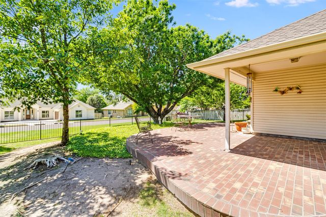 181 Cypress PT, Meadowlakes, TX 78654