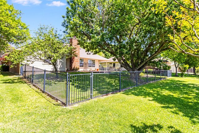181 Cypress PT, Meadowlakes, TX 78654