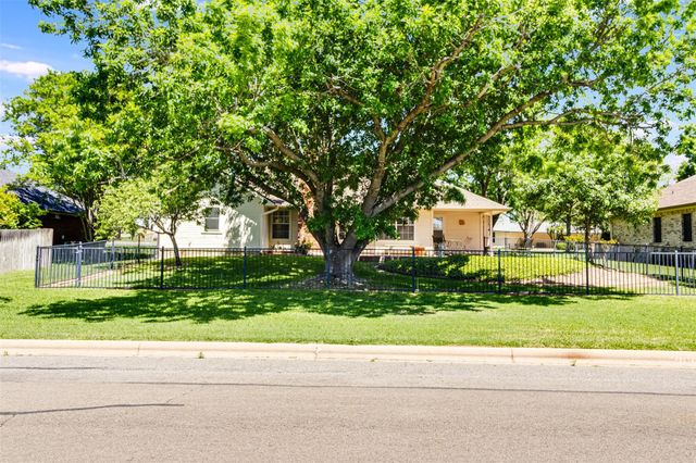 181 Cypress PT, Meadowlakes, TX 78654