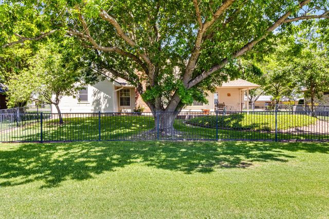 181 Cypress PT, Meadowlakes, TX 78654