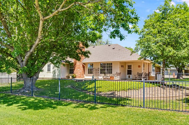 181 Cypress PT, Meadowlakes, TX 78654