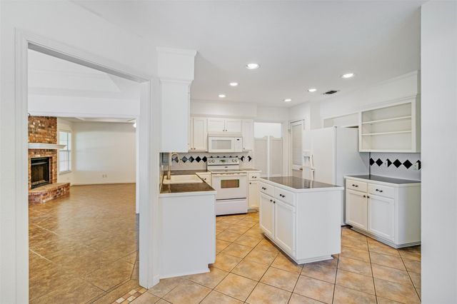 181 Cypress PT, Meadowlakes, TX 78654