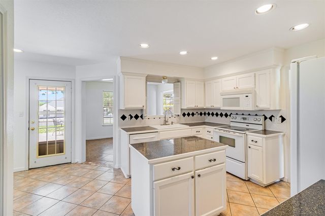 181 Cypress PT, Meadowlakes, TX 78654