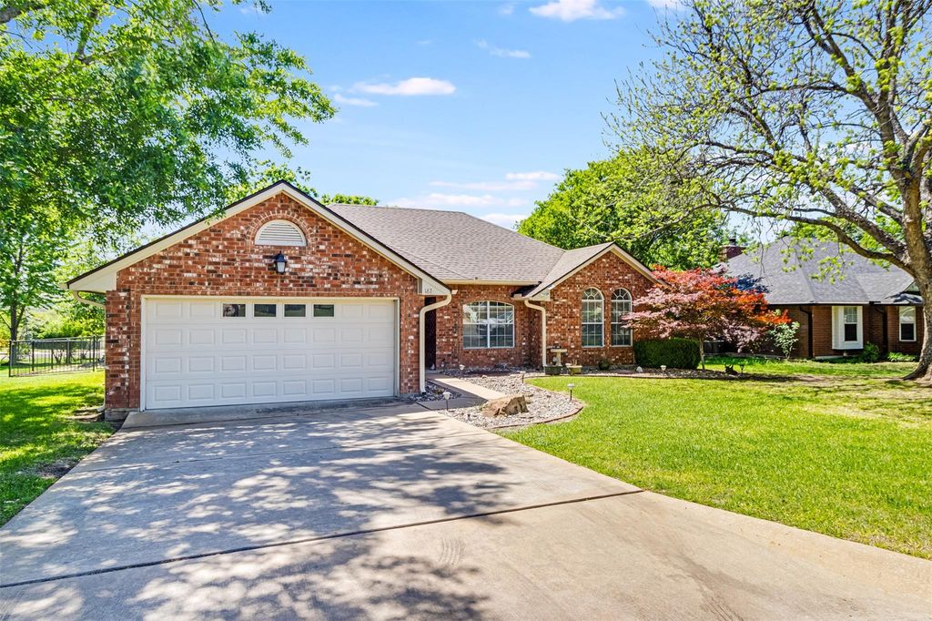 181 Cypress PT, Meadowlakes, TX 78654