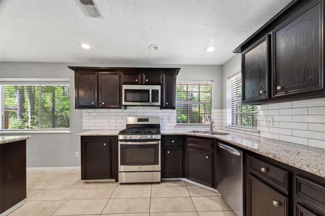 1015 Oak Leaf Street, La Porte, TX 77571