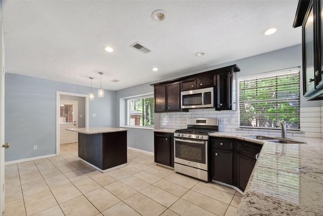 1015 Oak Leaf Street, La Porte, TX 77571