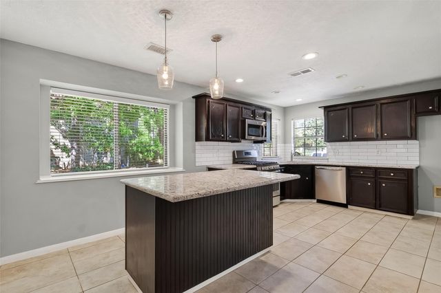 1015 Oak Leaf Street, La Porte, TX 77571