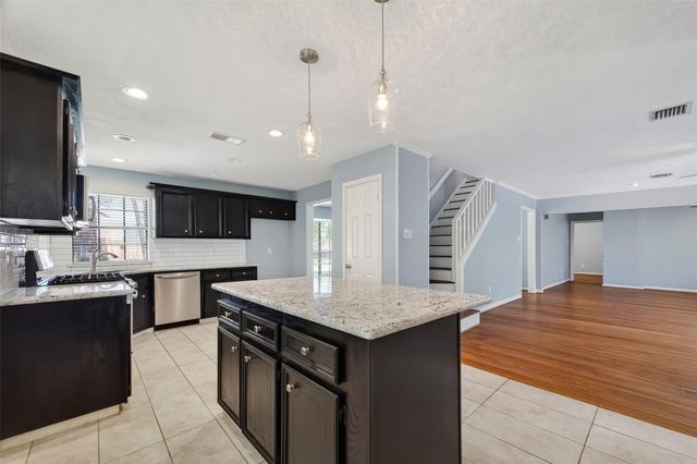 1015 Oak Leaf Street, La Porte, TX 77571