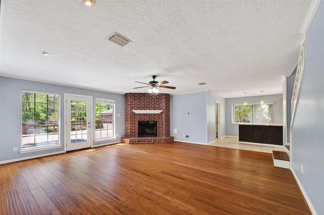 1015 Oak Leaf Street, La Porte, TX 77571