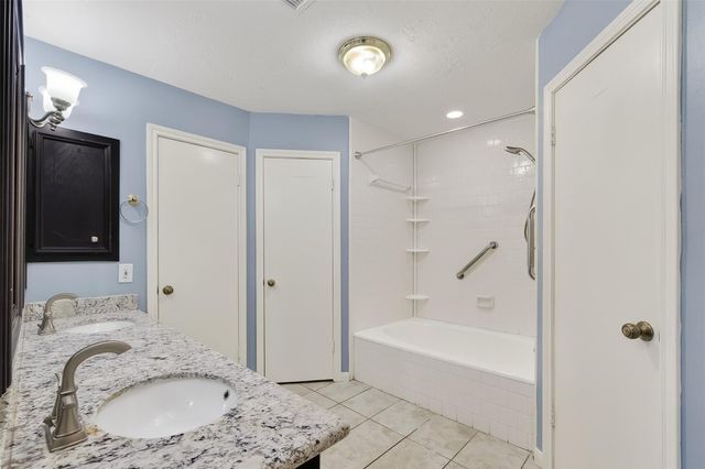 1015 Oak Leaf Street, La Porte, TX 77571