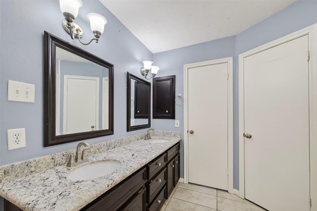 1015 Oak Leaf Street, La Porte, TX 77571