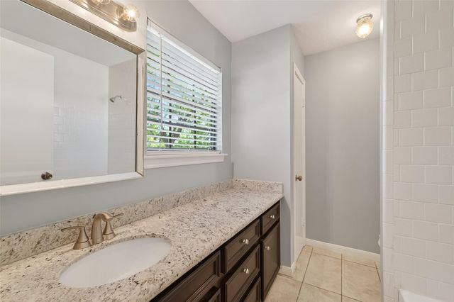 1015 Oak Leaf Street, La Porte, TX 77571