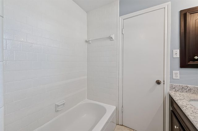 1015 Oak Leaf Street, La Porte, TX 77571