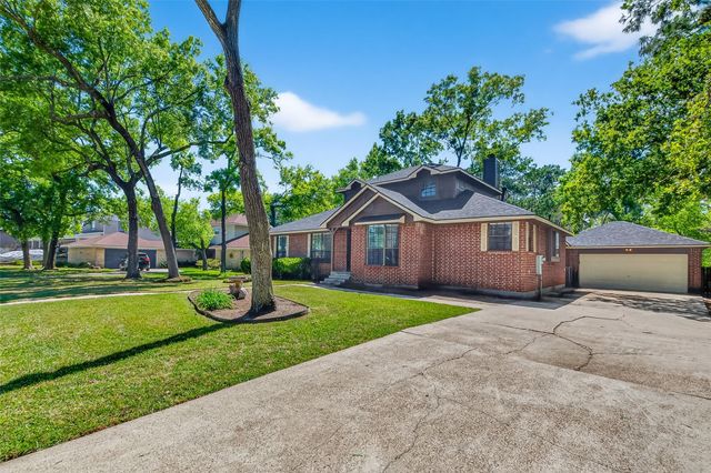 1015 Oak Leaf Street, La Porte, TX 77571