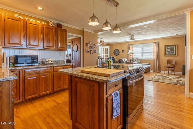 442 South Monte Vista Drive, Glade Spring, VA 24340