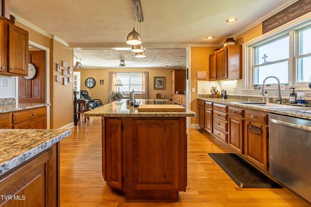 442 South Monte Vista Drive, Glade Spring, VA 24340