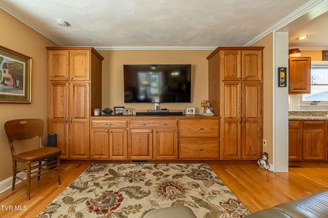 442 South Monte Vista Drive, Glade Spring, VA 24340