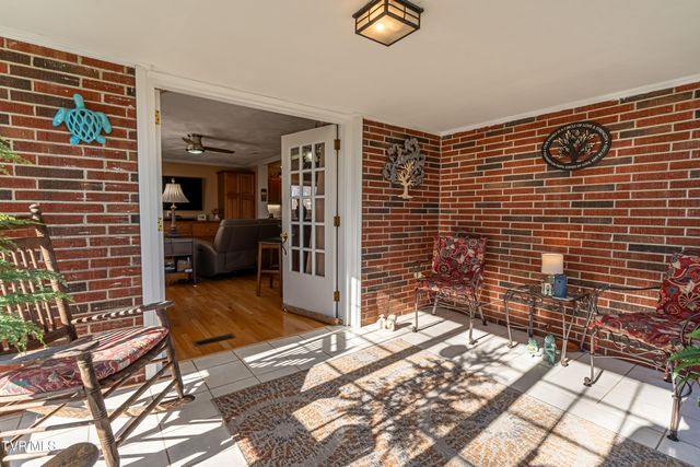 442 South Monte Vista Drive, Glade Spring, VA 24340