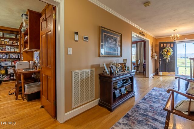 442 South Monte Vista Drive, Glade Spring, VA 24340