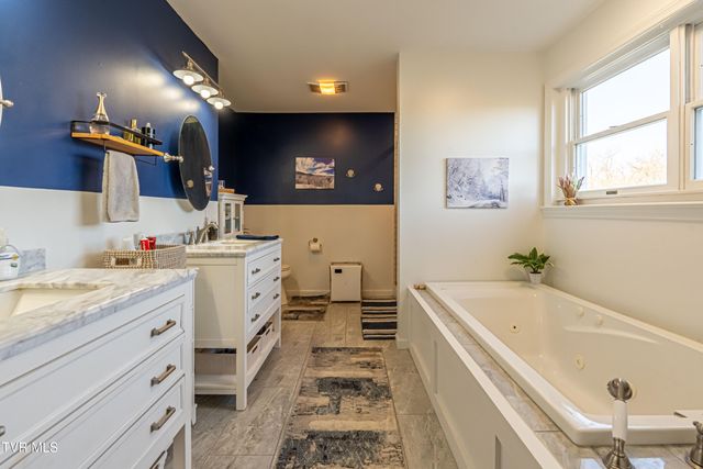 442 South Monte Vista Drive, Glade Spring, VA 24340