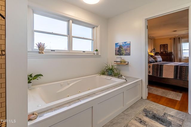 442 South Monte Vista Drive, Glade Spring, VA 24340