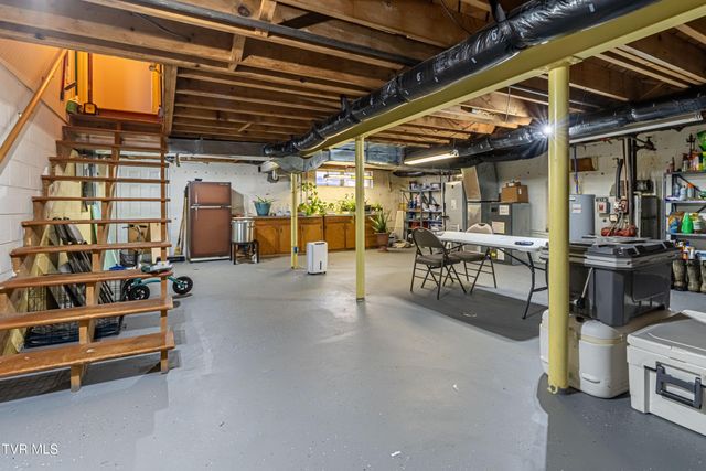 442 South Monte Vista Drive, Glade Spring, VA 24340