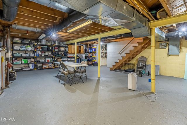 442 South Monte Vista Drive, Glade Spring, VA 24340