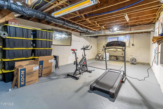 442 South Monte Vista Drive, Glade Spring, VA 24340