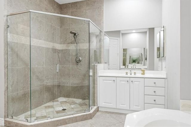 3695 Montreux LN 202, Naples, FL 34114