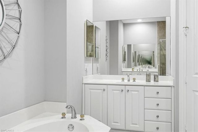 3695 Montreux LN 202, Naples, FL 34114