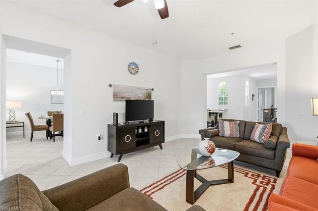 3695 Montreux LN 202, Naples, FL 34114