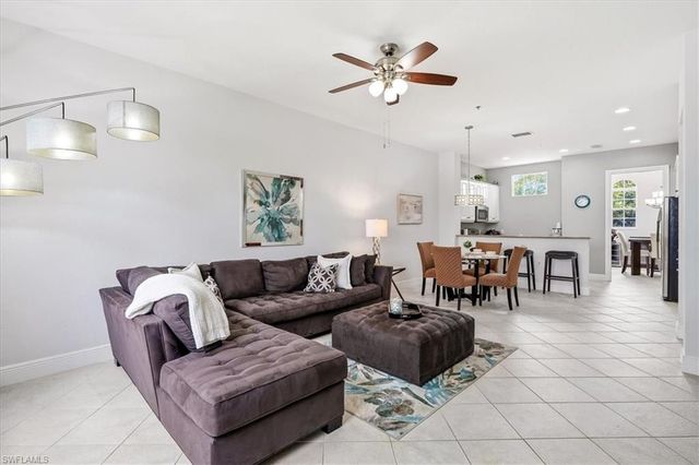 3695 Montreux LN 202, Naples, FL 34114