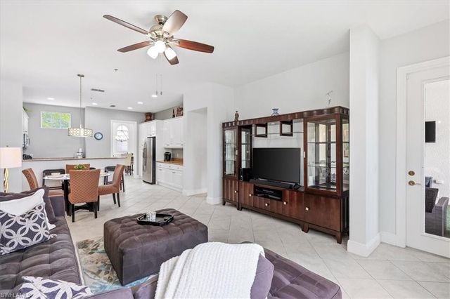 3695 Montreux LN 202, Naples, FL 34114