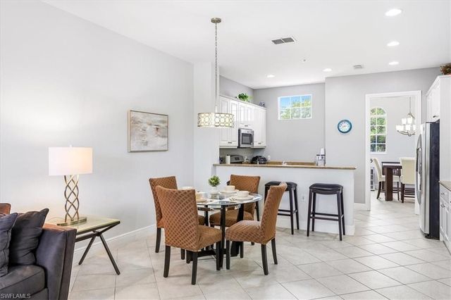 3695 Montreux LN 202, Naples, FL 34114