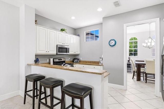 3695 Montreux LN 202, Naples, FL 34114