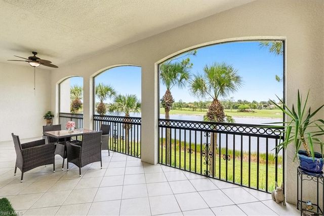 3695 Montreux LN 202, Naples, FL 34114