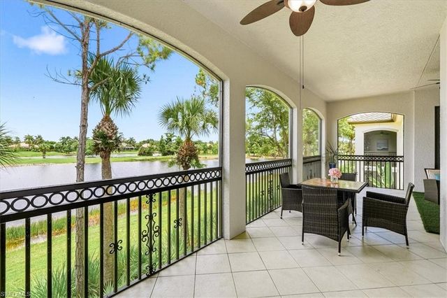 3695 Montreux LN 202, Naples, FL 34114