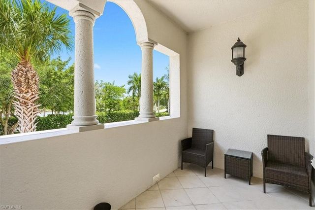 3695 Montreux LN 202, Naples, FL 34114