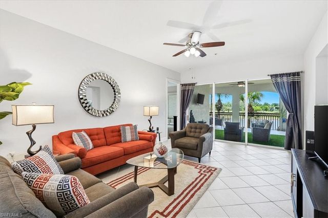 3695 Montreux LN 202, Naples, FL 34114