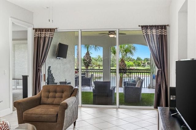 3695 Montreux LN 202, Naples, FL 34114