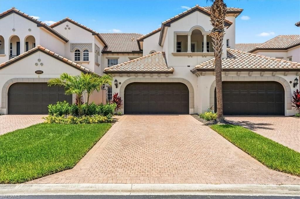 3695 Montreux LN 202, Naples, FL 34114